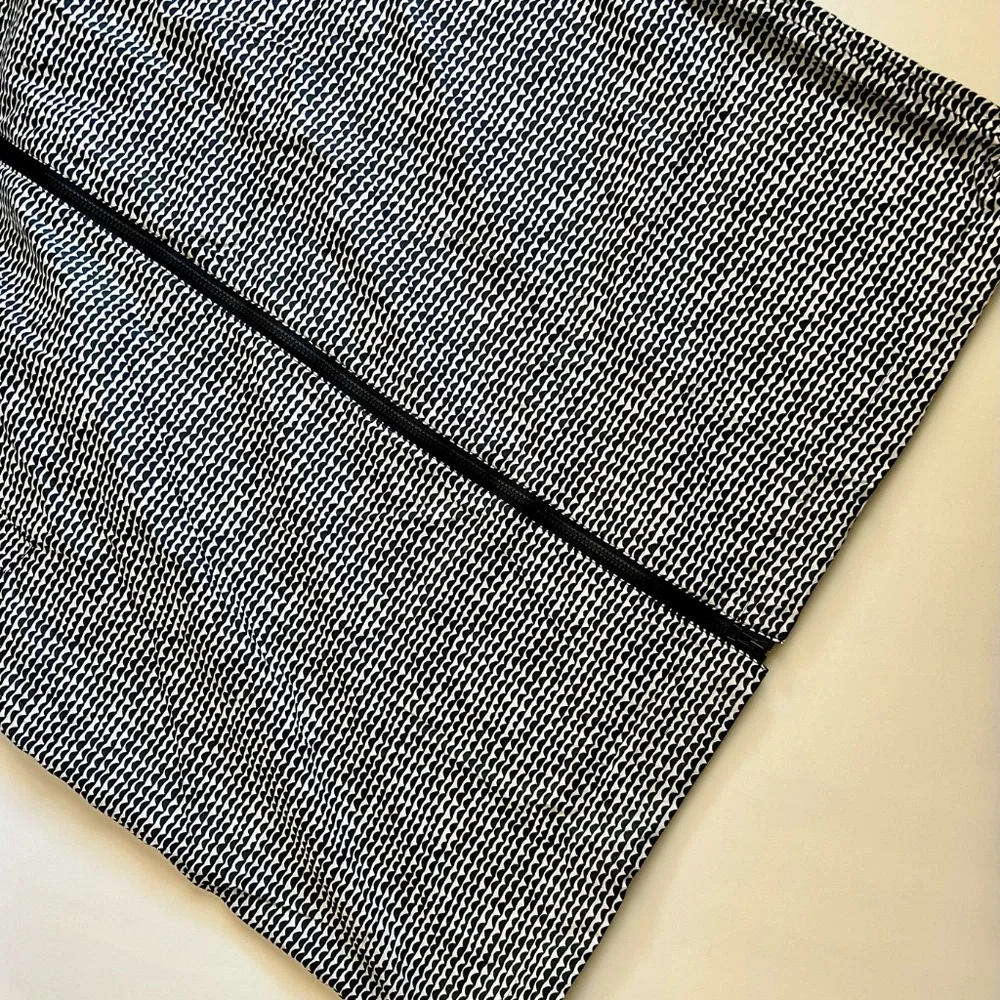 Marimekko x Uniqlo Black & White Hooded Zip Up Jacket - Picture 3 of 5